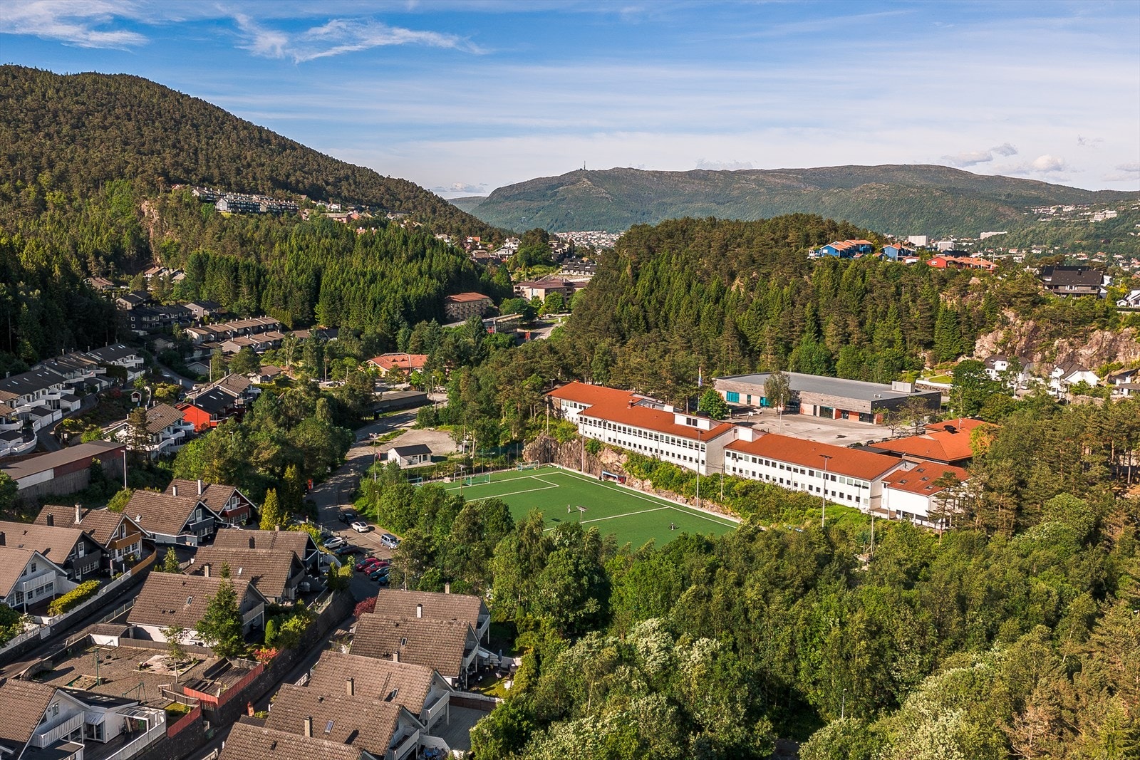 Viser avstand til skole og fotballbane. Galleribilde