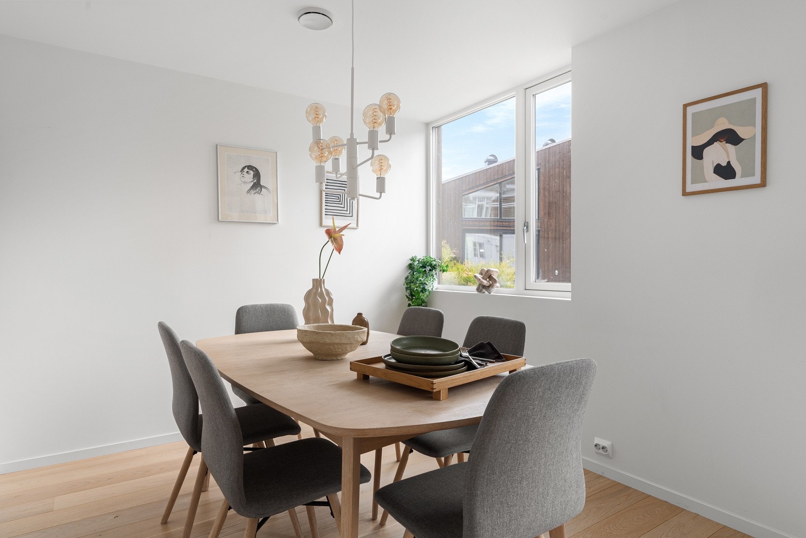 Egen spisestueavdeling ved kjøkken. Galleribilde