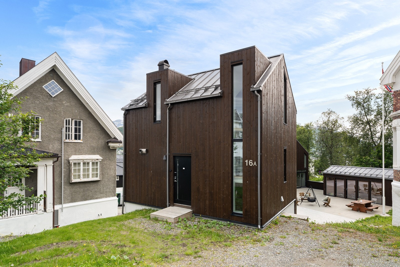 Her bor du i en av Tromsøs mest attraktive og sentrale bydeler, med kort vei til sentrum, skole, barnehage, dagligvare og flotte turområder. Galleribilde