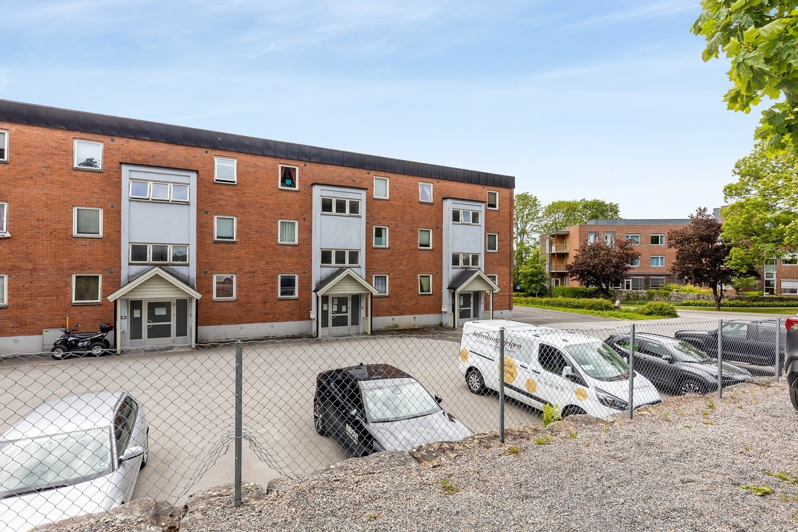 Eiendommen har en sentral beliggenhet, med kort vei til skoler, butikker og kollektivtransport. Galleribilde