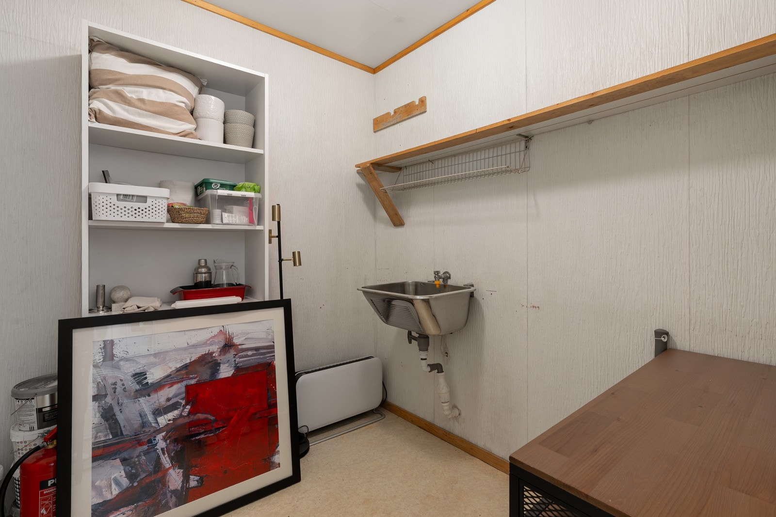 Bodplass i leiligheten med utslagsvask. Galleribilde