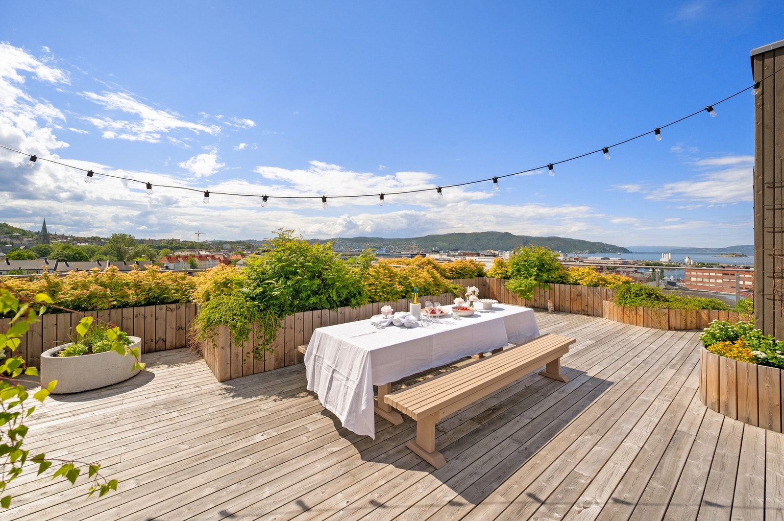 Fantastisk takterrasse som er på hele 265 kvadratmeter. Galleribilde