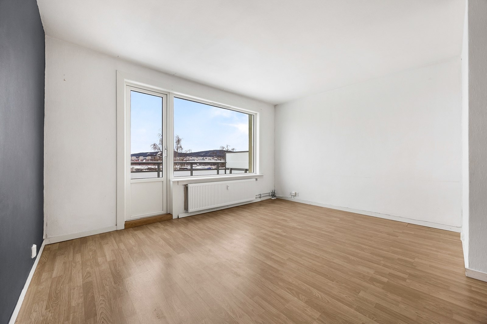 Stuen er lett å møblere og har god plass til både sofagruppe og spisebord. Galleribilde