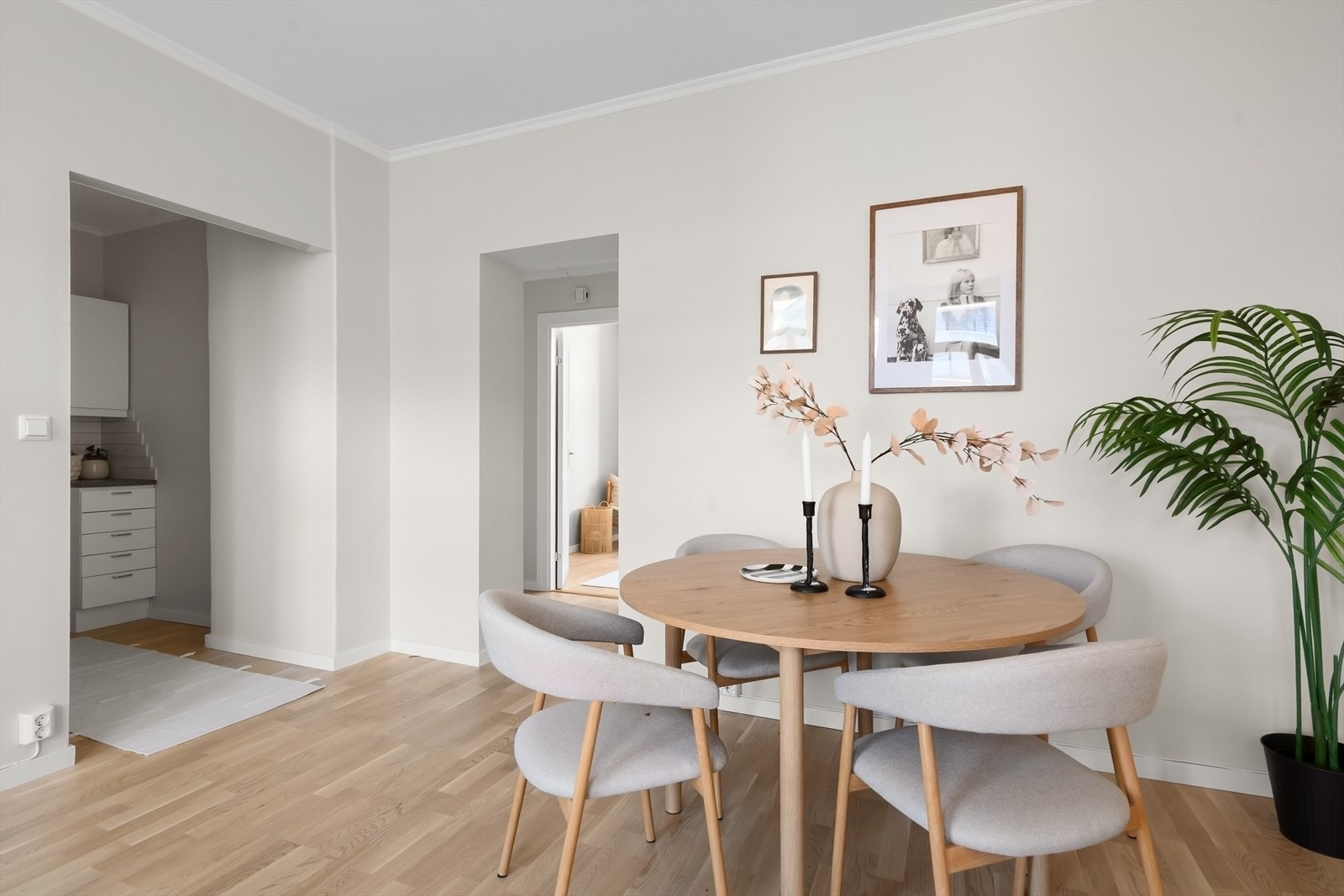 Hyggelig spisestue med plass til spisebord. Galleribilde