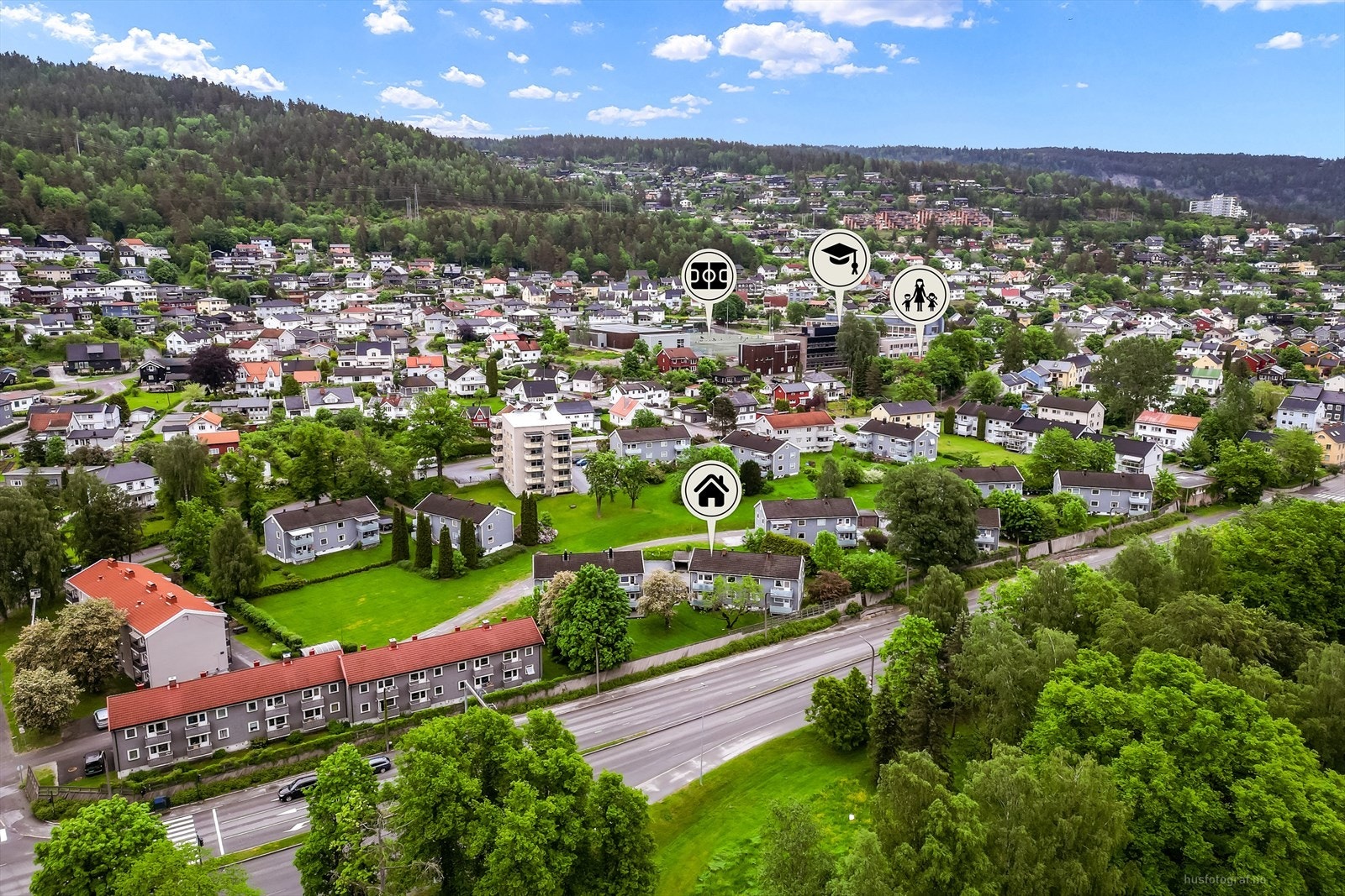 Det er kort vei til flere skoler, inkludert Øren skole og Akademiet Ypsilon videregående skole. Galleribilde