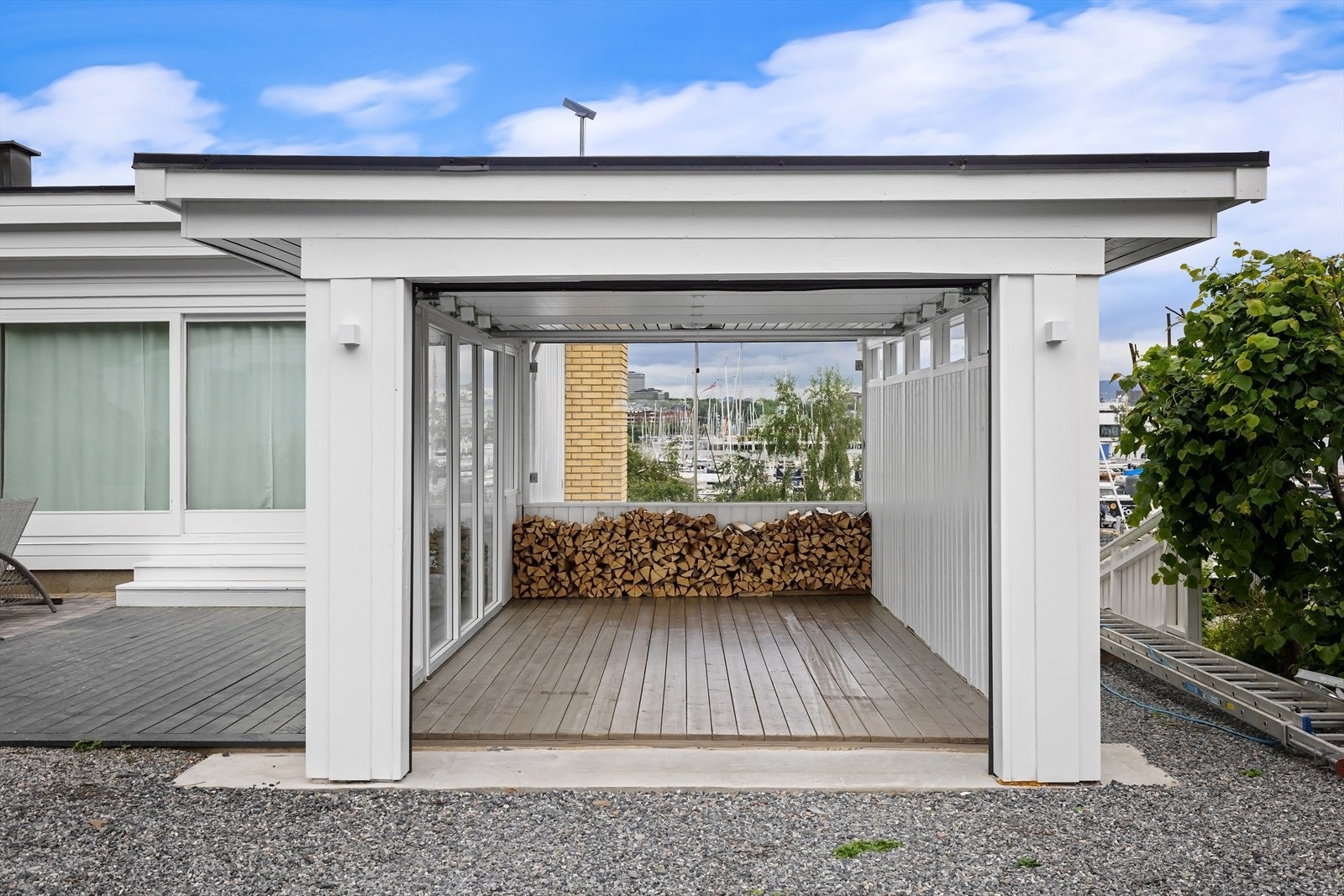 Det er montert ny garasjeplass i 2026. Galleribilde