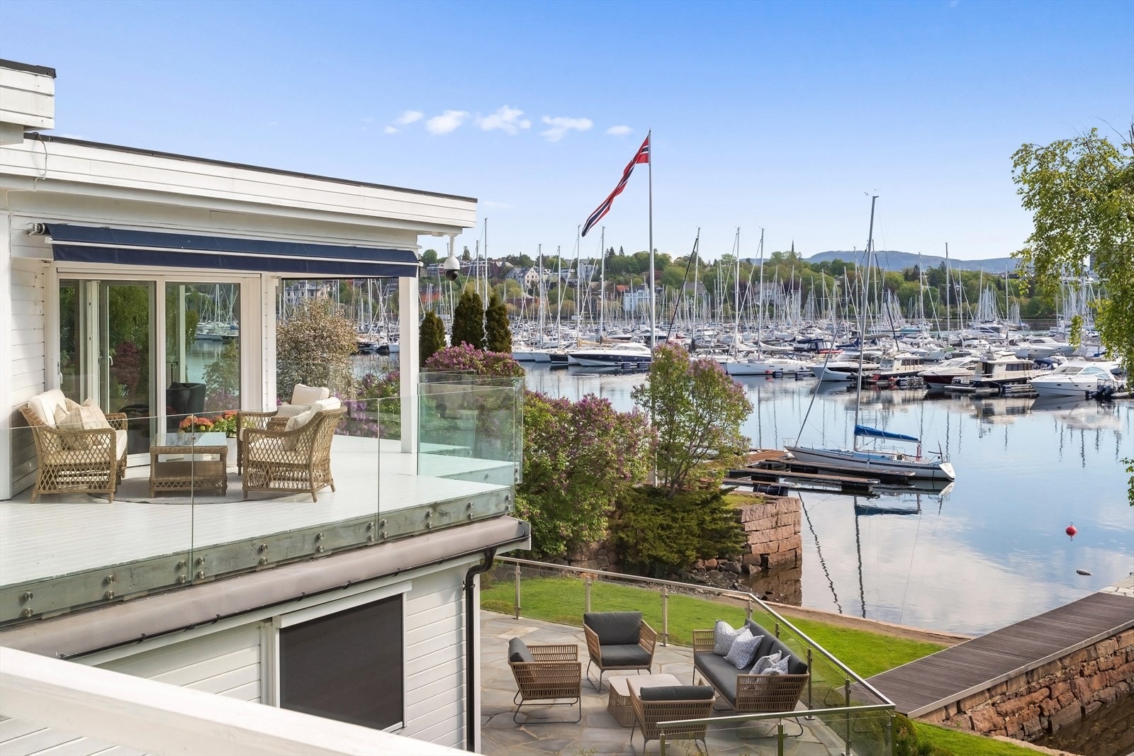 Flott utsikt mot sjøen. Galleribilde