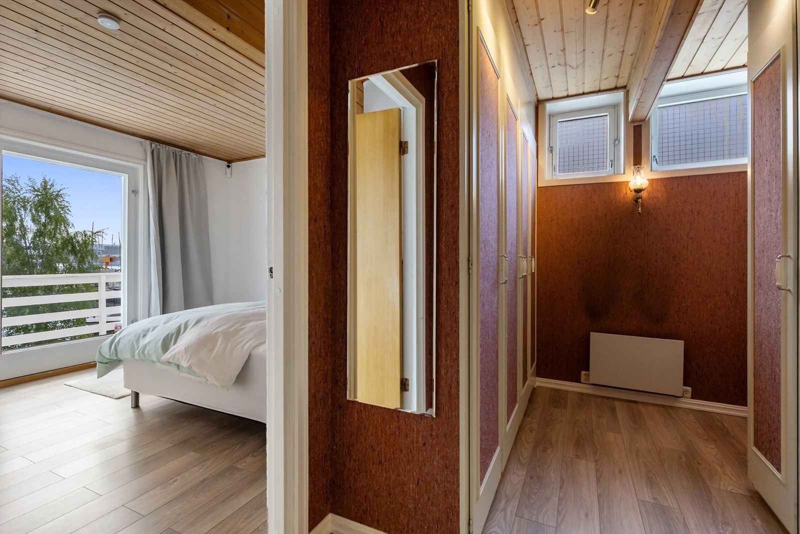 Soverommet har egen walk-in og bad en-suite. Galleribilde