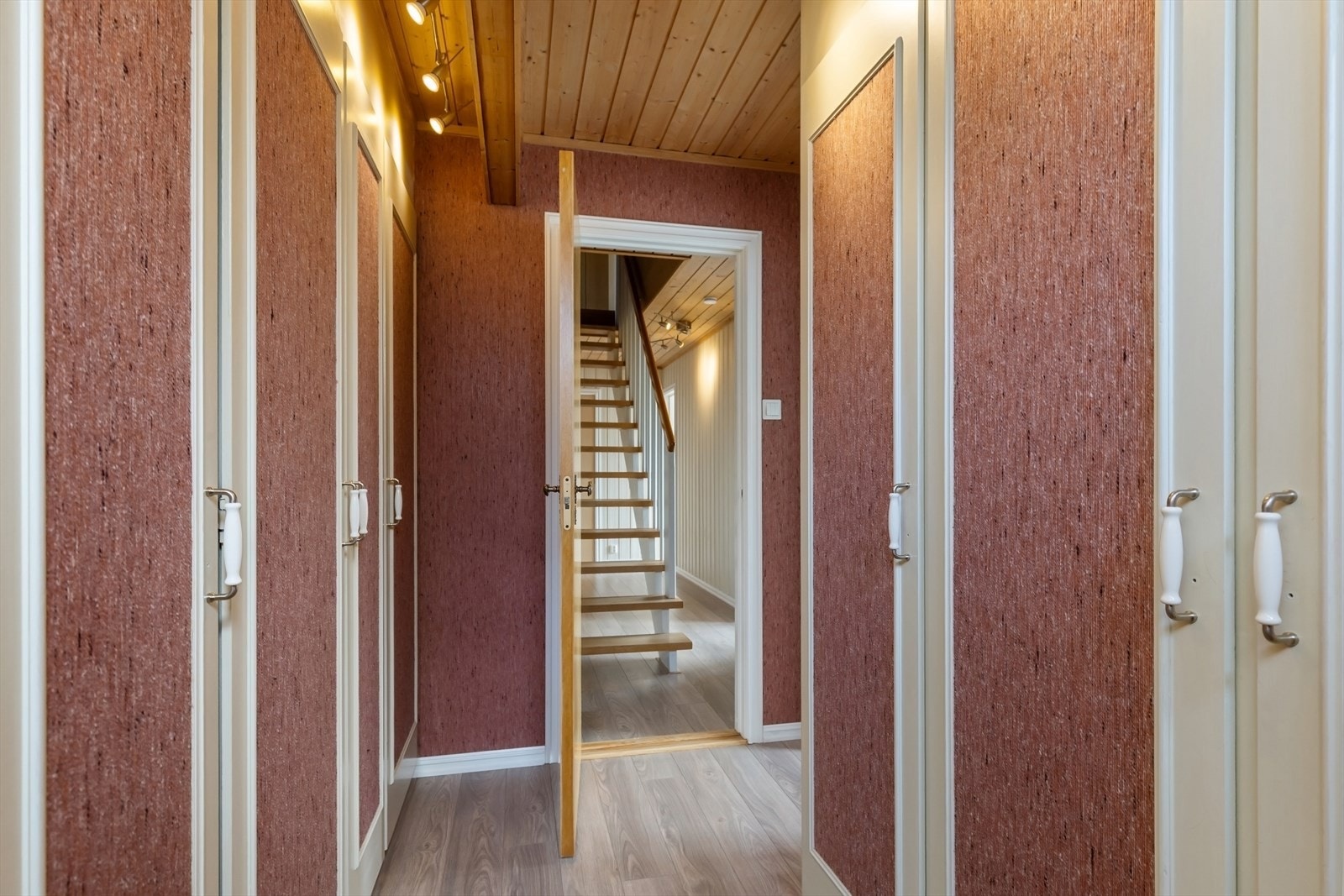 Walk-in med god oppbevaringsplass. Galleribilde