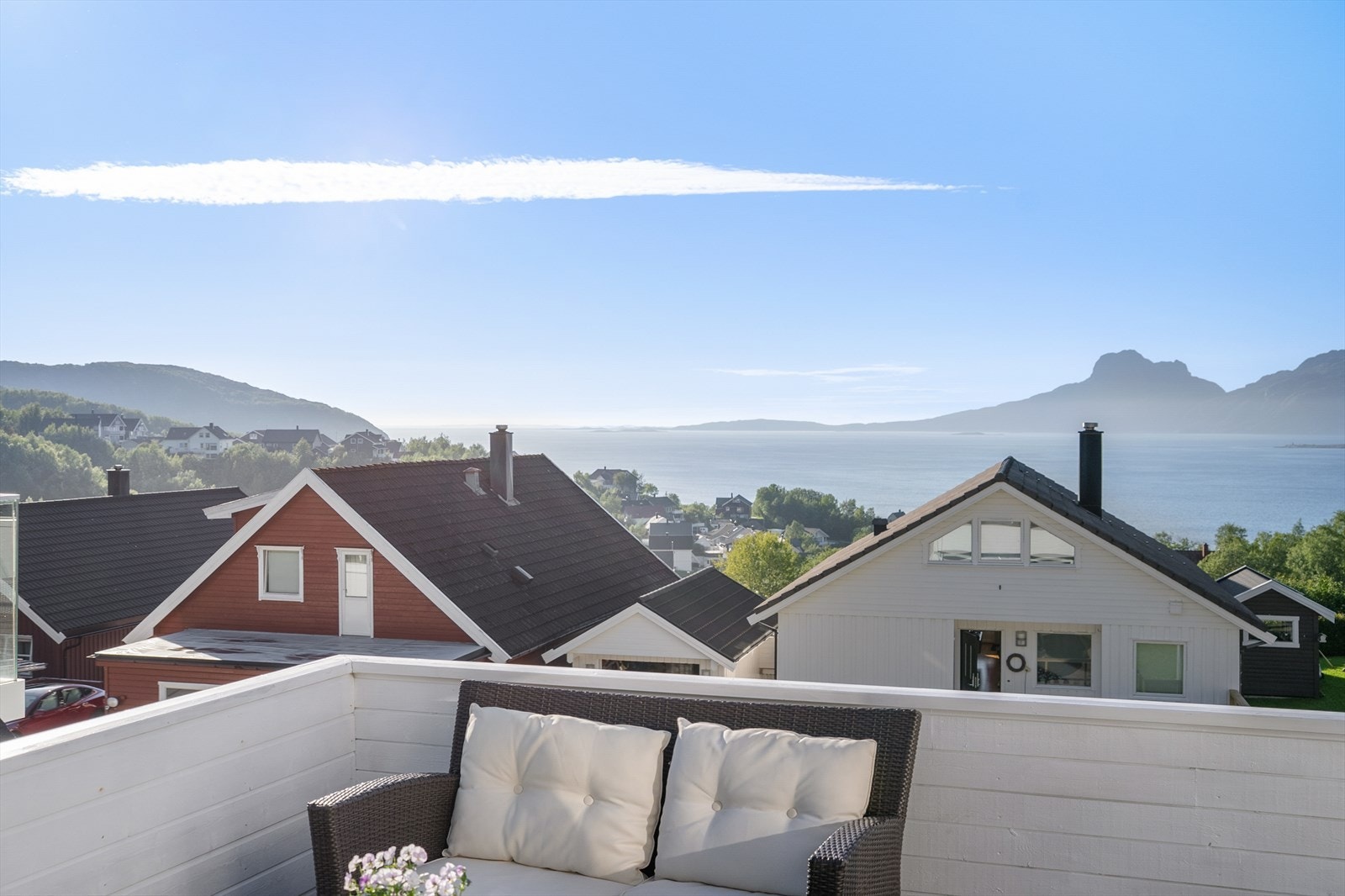 Utsikten mot havet og Landegode er en sentral kvalitet ved eiendommen. Galleribilde