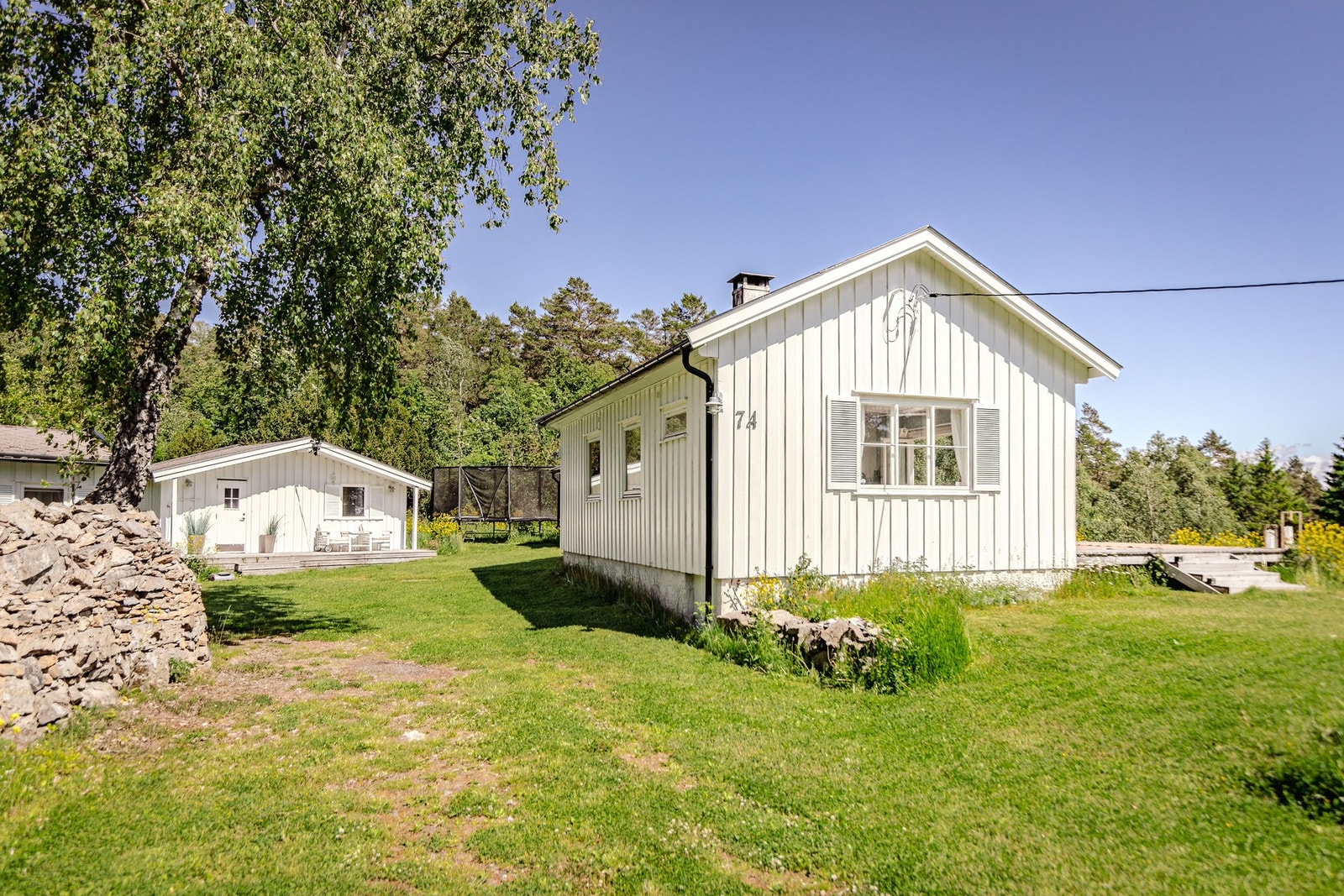 Godt med parkeringsmuligheter på eiendommen. Galleribilde
