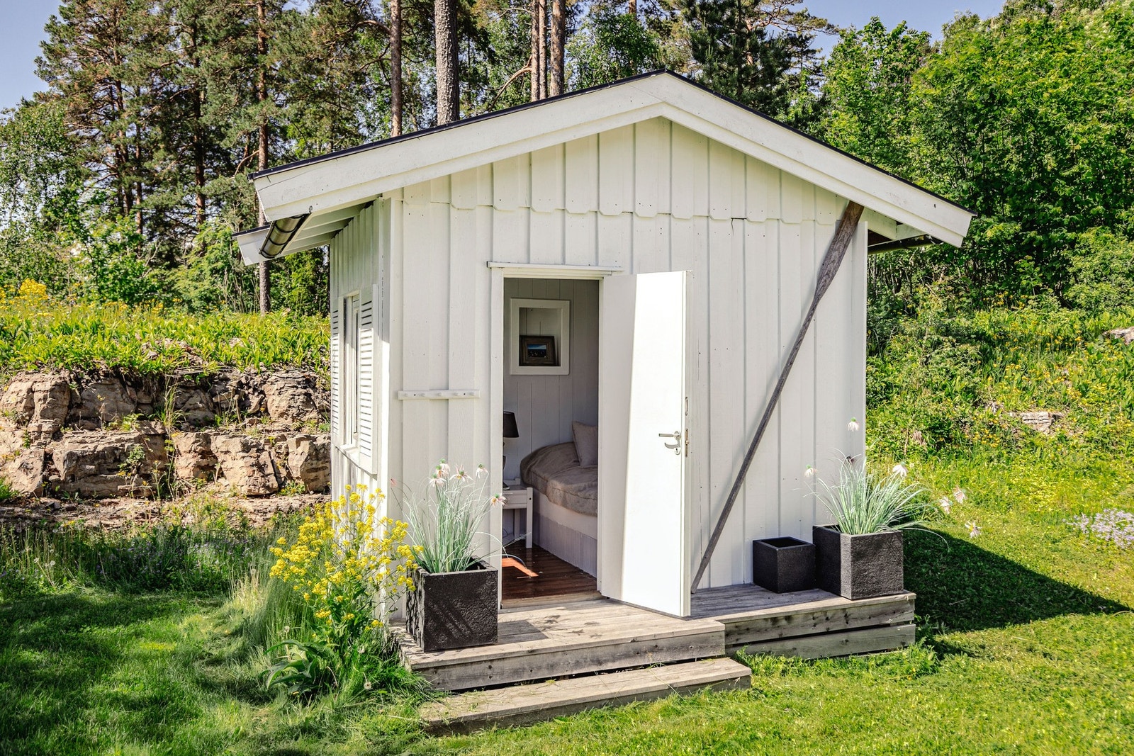 Frittstående anneks innredet som soverom. Galleribilde