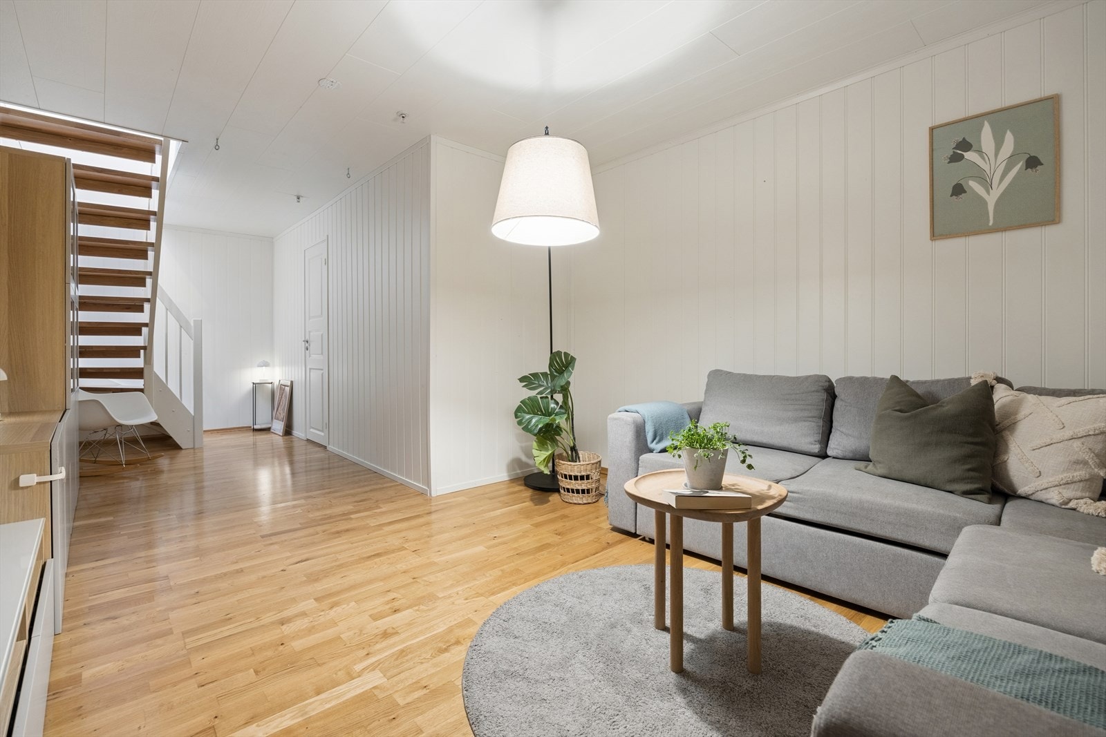 Dersom én stueavdeling ikke skulle være nok, finner du en ekstra stue i boligens kjeller. Rommet er ikke godkjent for varig opphold, se mer pkt. ferdigattest. Galleribilde