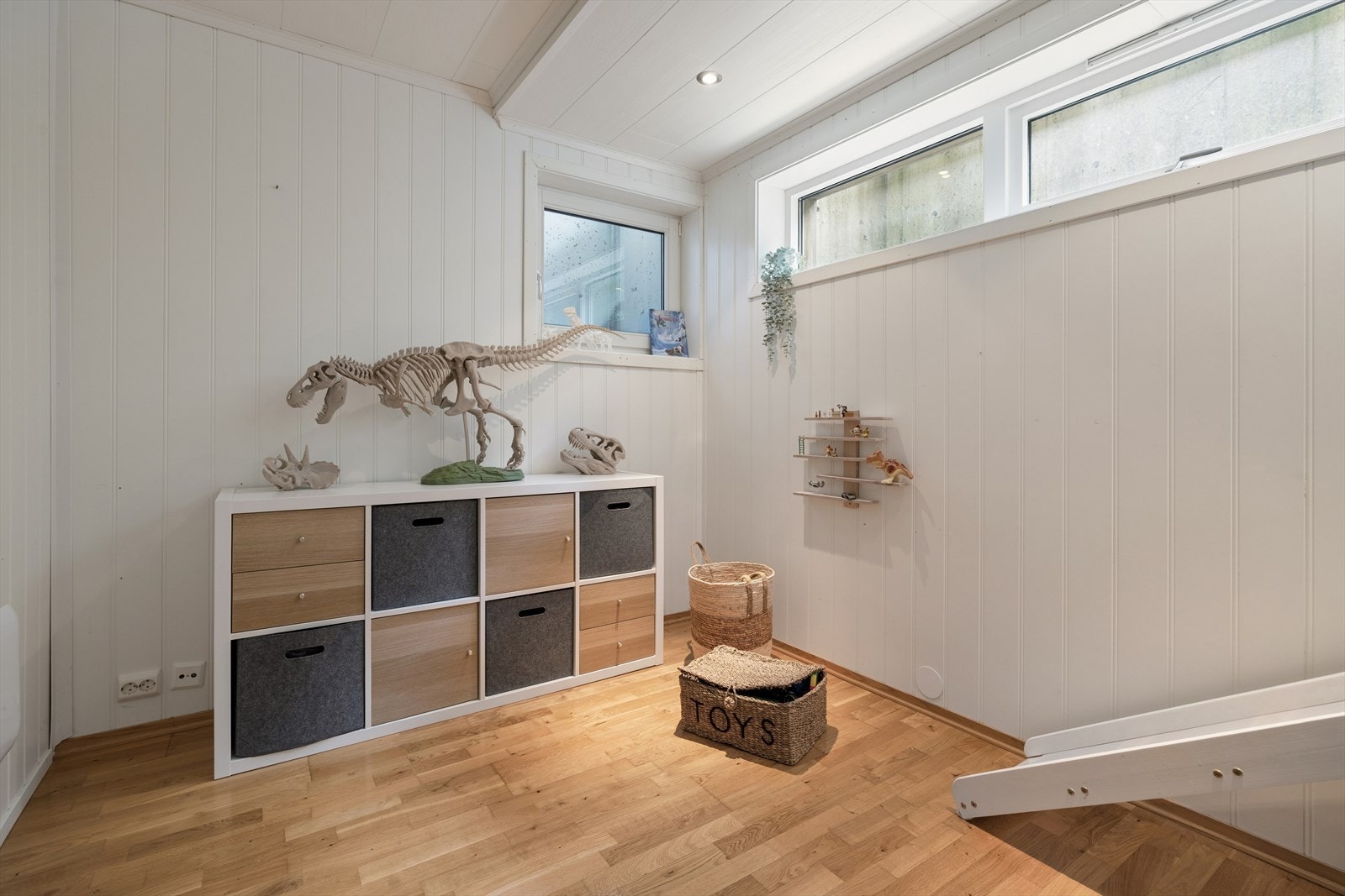 Rommet har godt med gulvplass for møblering og lysinnslipp fra vindu. Galleribilde