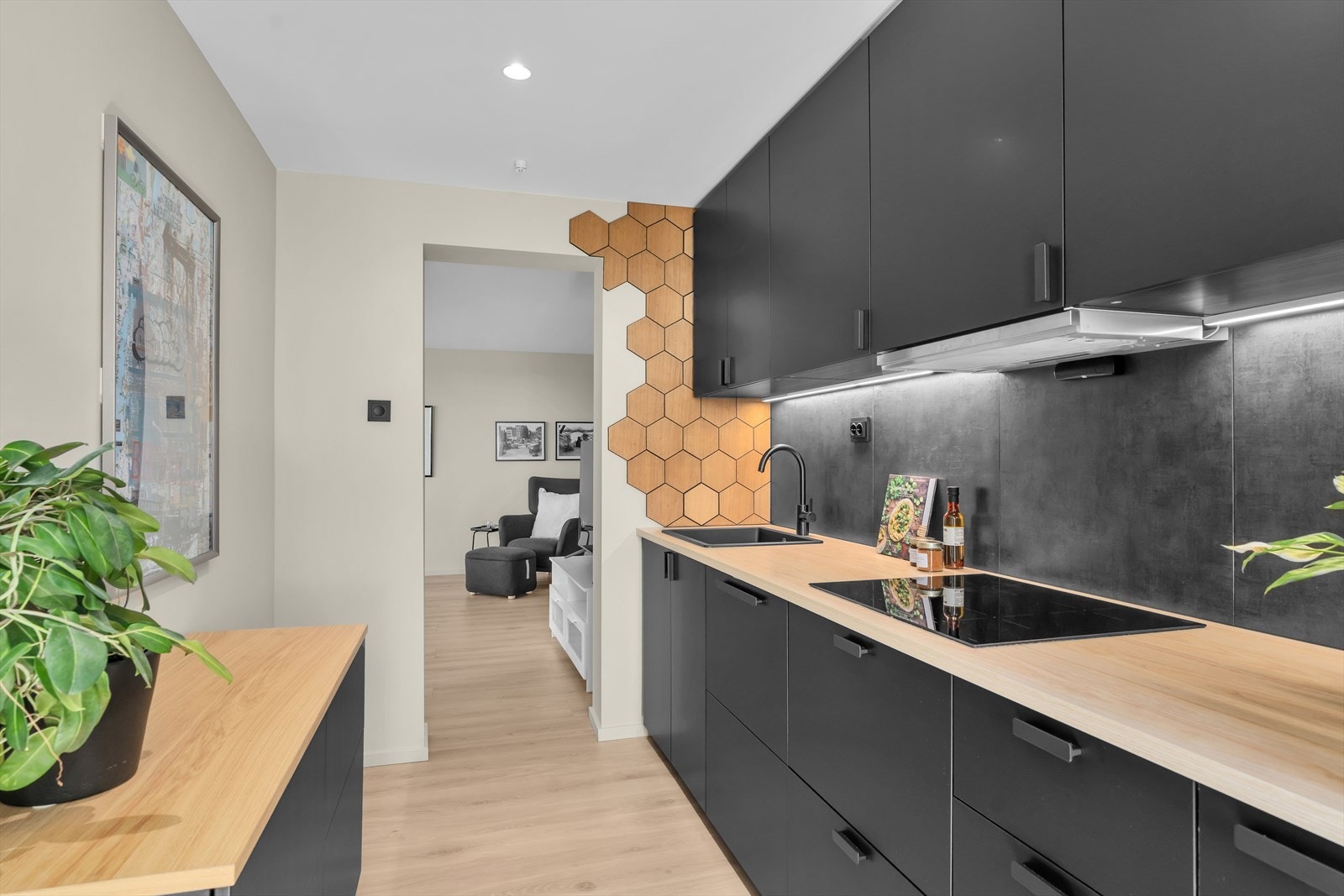 Alle hvitevarer er integrerte og inkludert i handelen. Galleribilde