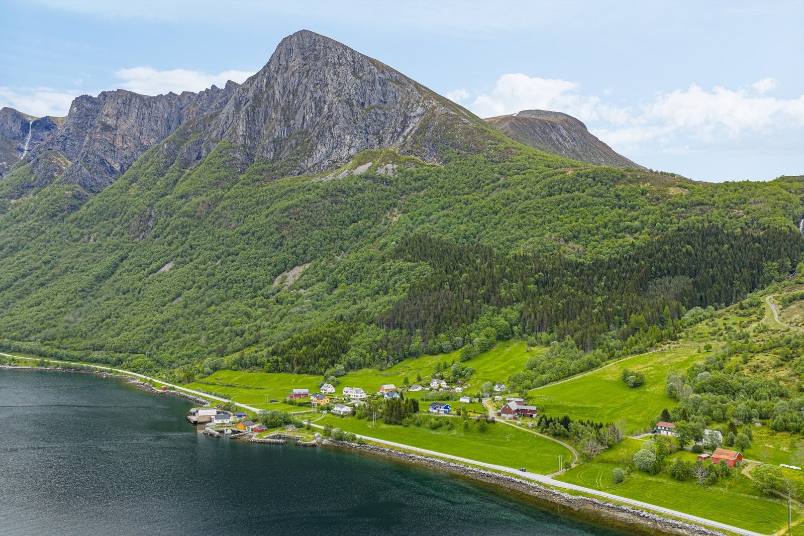 Velkommen til en hyggelig visning! (Foto: Blåtind Fotografikk) Galleribilde