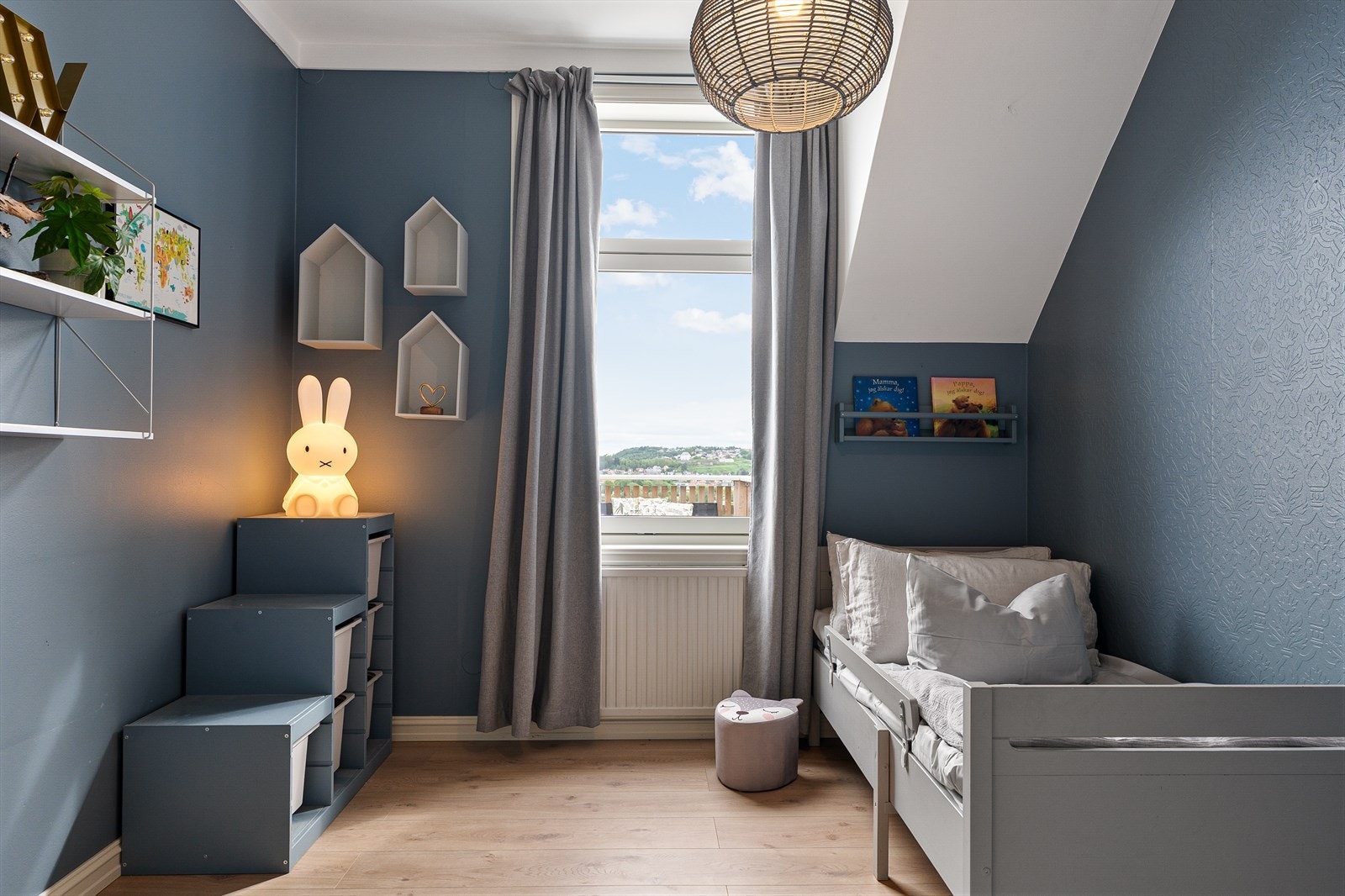 Det andre soverommet er på 8,5 m² med god plass til seng, nattbord og garderobeløsning. Galleribilde