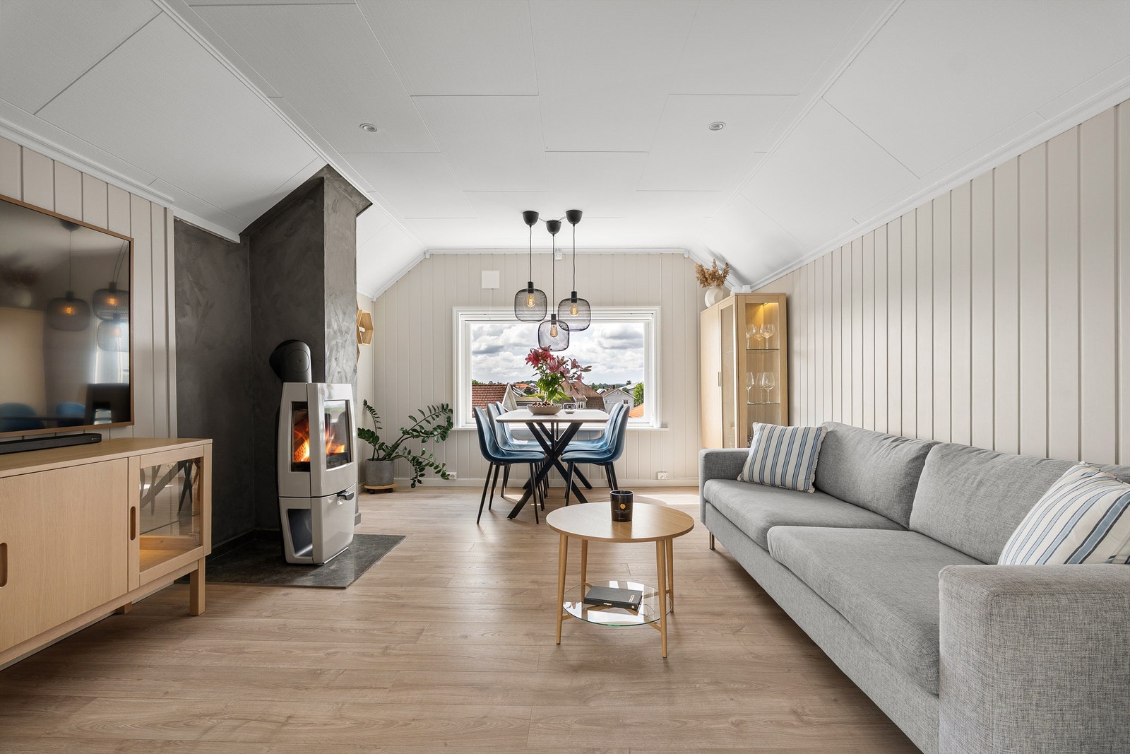 I senere år er det utført oppussing og ulike oppgraderinger i både hoveddelen og hybelen. Galleribilde