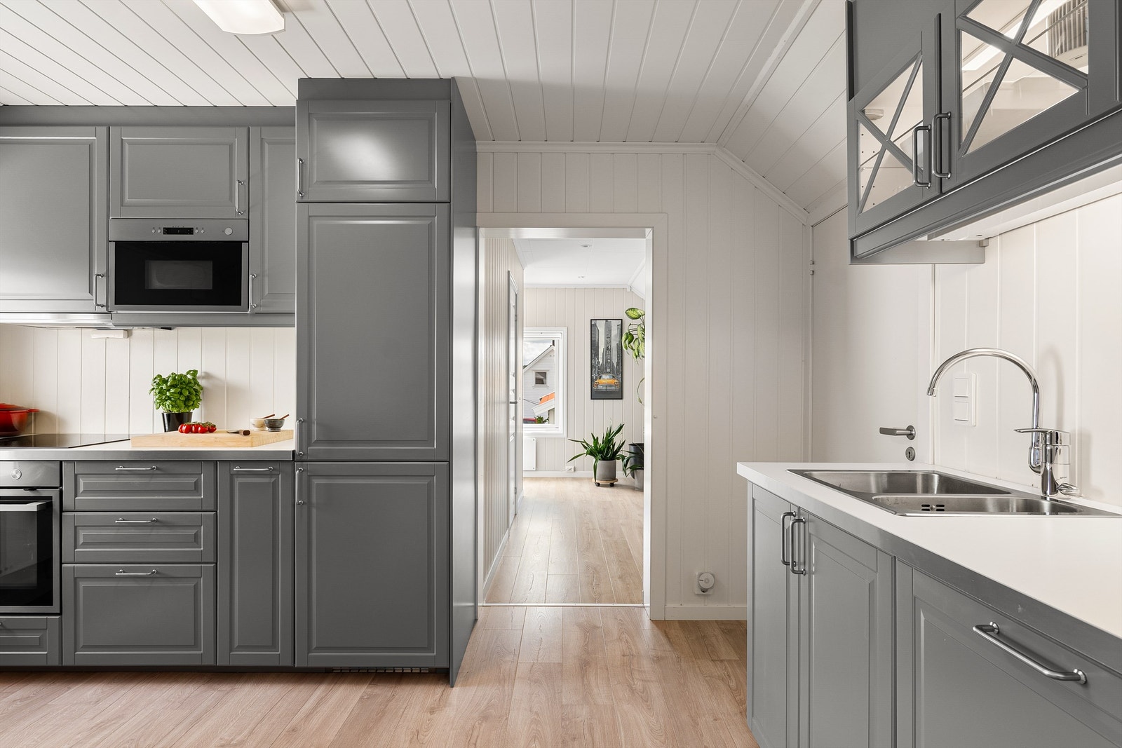 Kjøkkenet ble i 2020 oppgradert med ny innredning fra IKEA som i dag er i god stand. Galleribilde