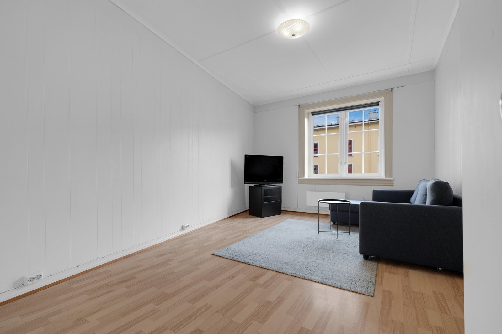 Det er god plass til å innrede med sofagruppe/sovesofa, spisestue og øvrig møblement. Galleribilde