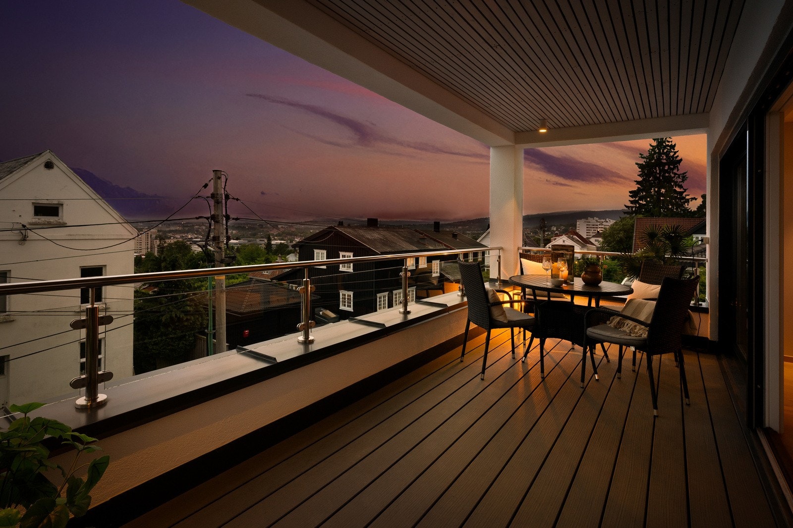 Her kan sene sommerkvelder nytes med venner og familie med noe godt på grillen, mens man skuer utover den upåklagelige utsikten Galleribilde