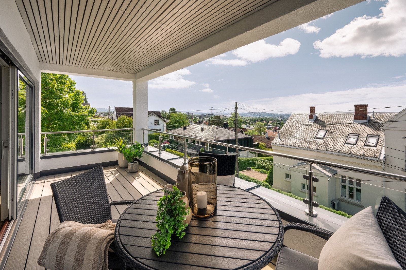 Med takoverbygget balkong kan man trekke ut i det fri, selv i dårlig vær Galleribilde