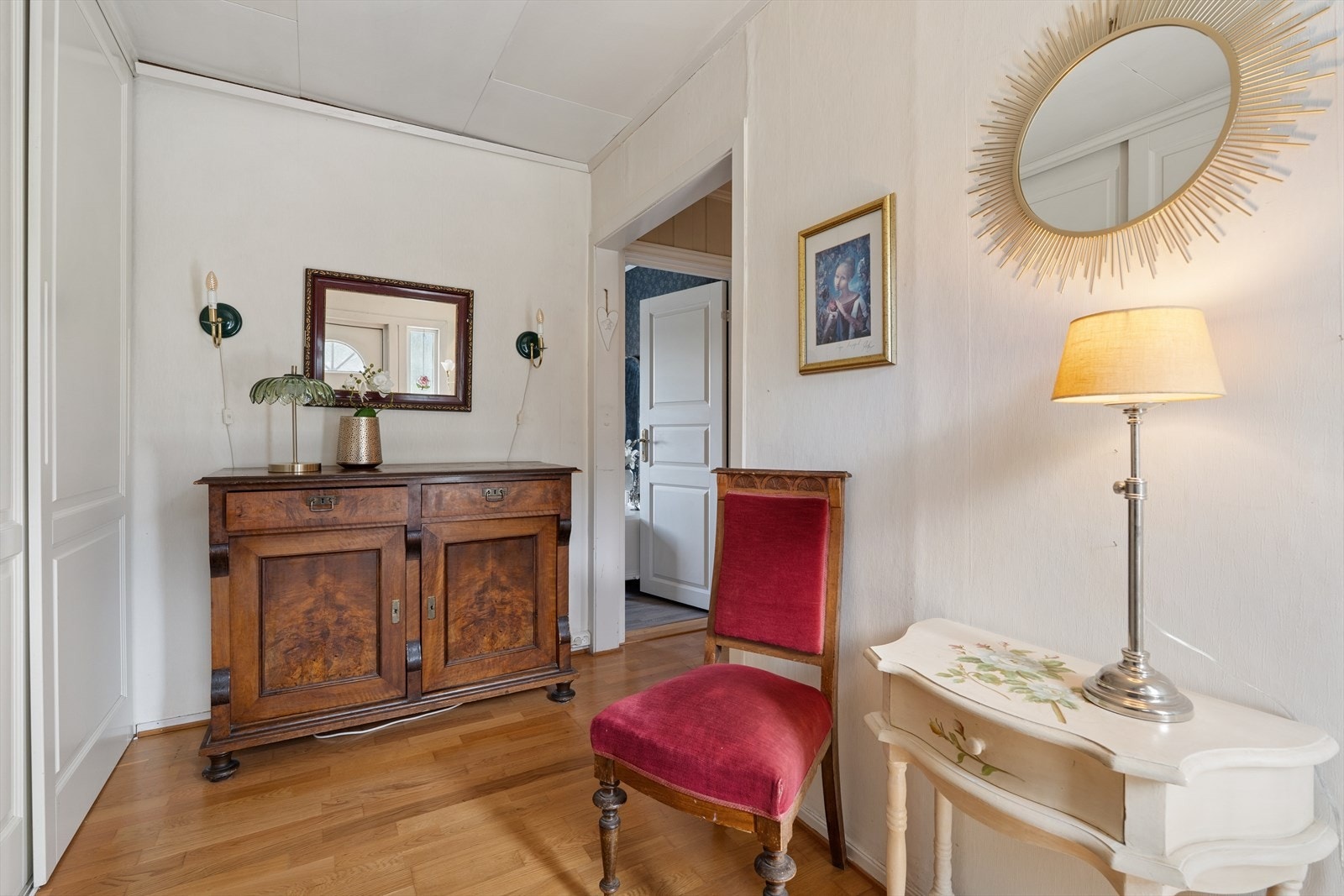 Entré med innebygd garderobe. Galleribilde