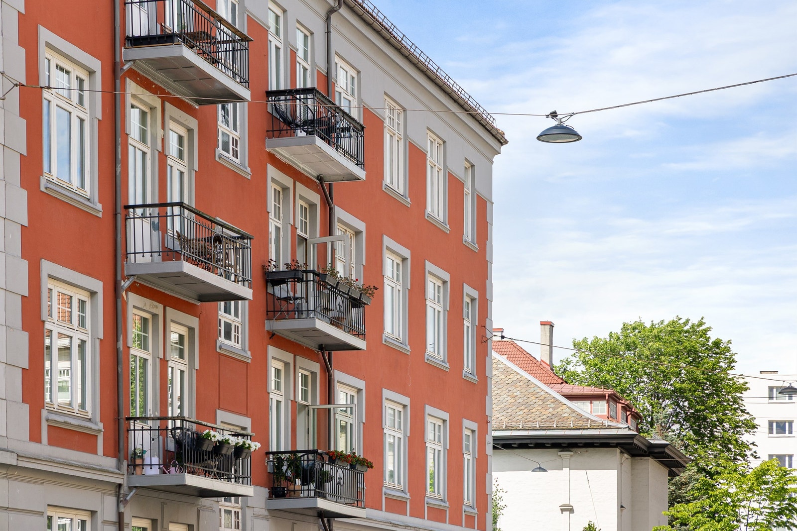 Bygården har en karakteristisk fasade og er en del av et etablert og attraktivt nabolag. Galleribilde