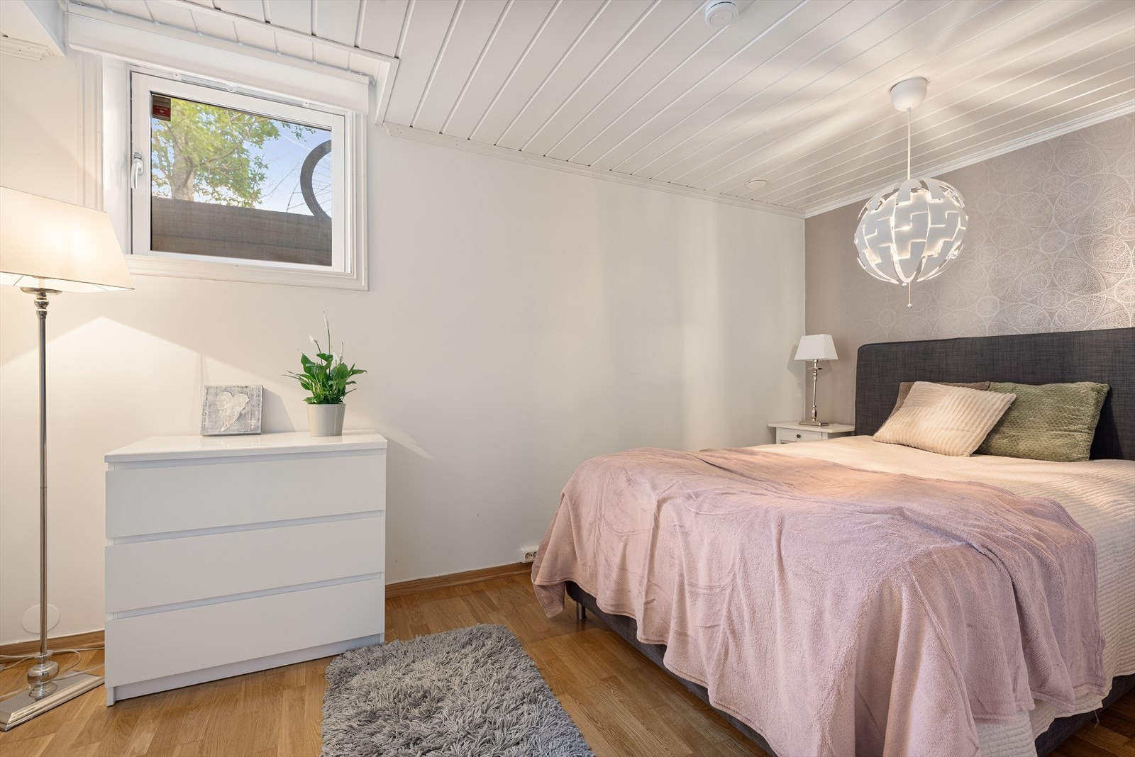 Soverom nr 2 i kjelleren har fått satt inn større vindu. Galleribilde