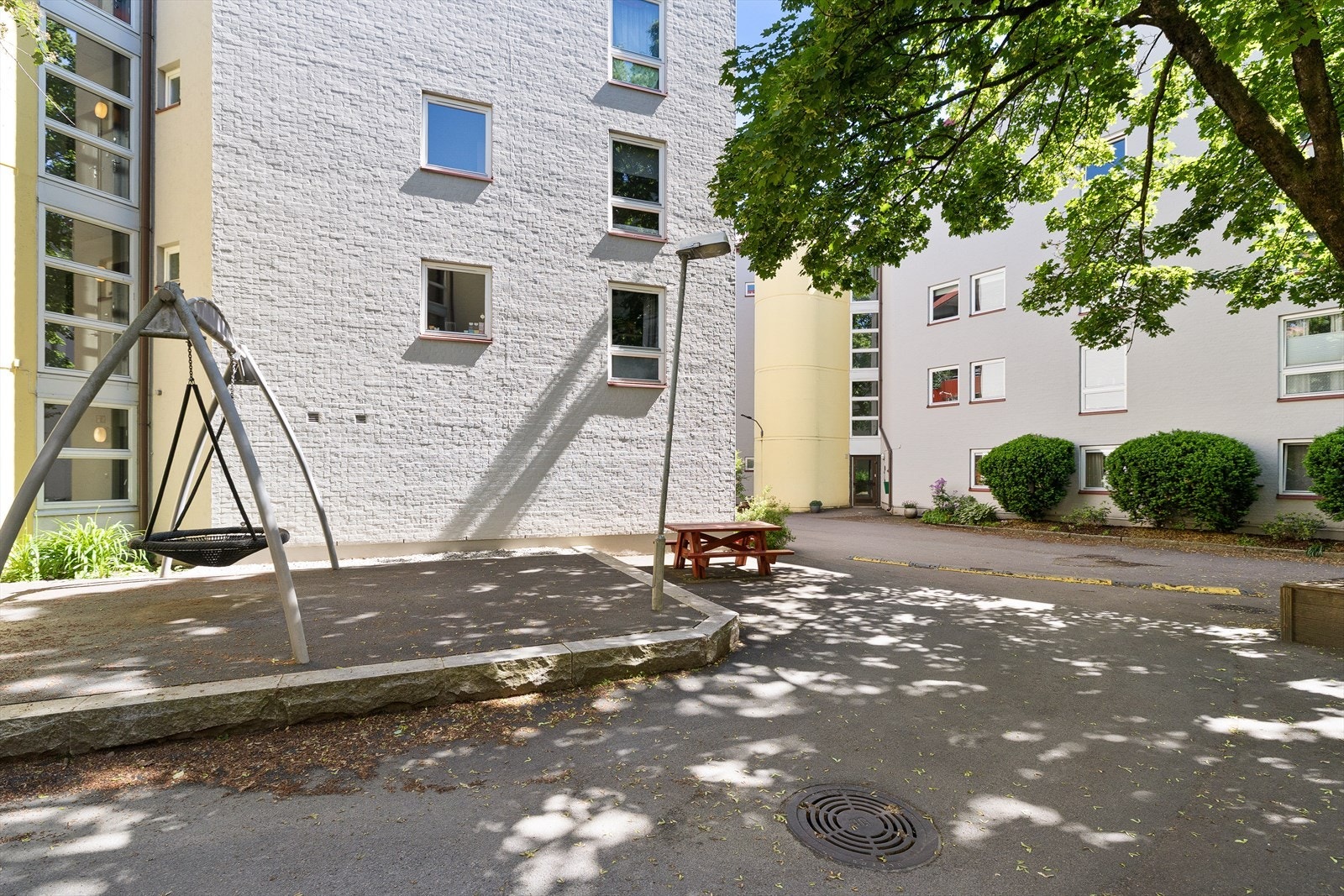 Borettslaget er svært godt drevet og har flere felles uteplasser til bruk for beboerne. Galleribilde