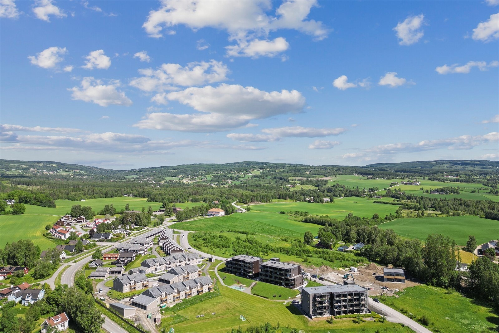 Området ligger mellom Hamar og Brumunddal og kjennetegnes av flott jordbrukslandskap, boligbebyggelse og næringsbygg. Galleribilde