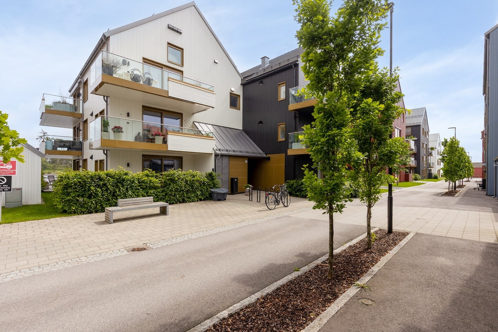 Boligen har en ekstern bod på ca. 5 m² i 1. etasje i nabobygget. Galleribilde