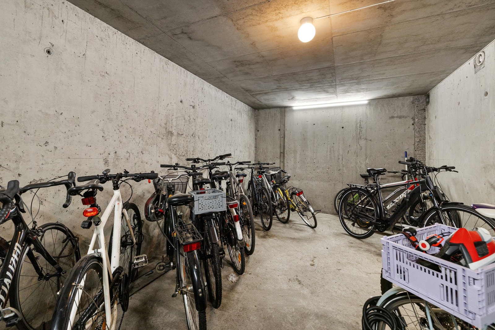 Praktisk sykkelparkering i sameiet. Galleribilde