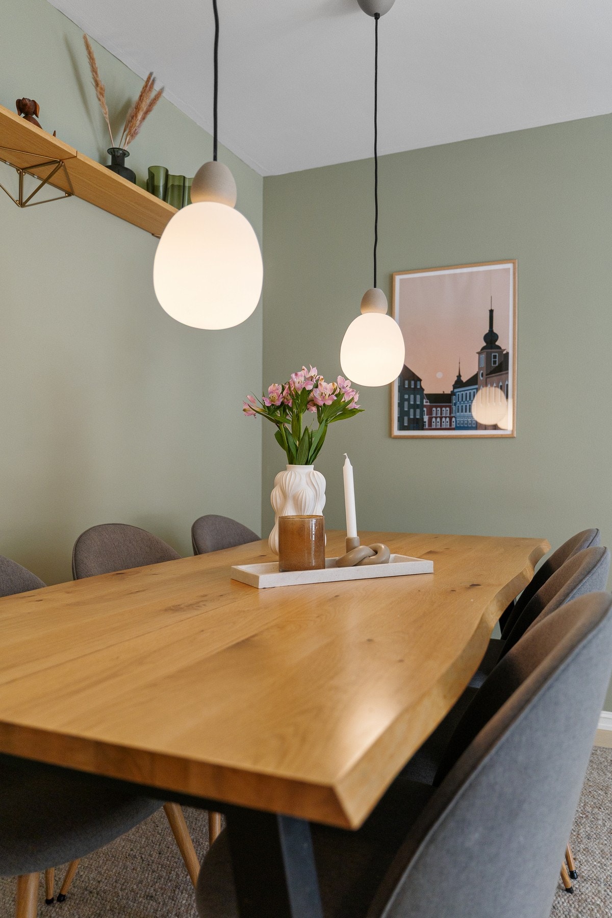 Innbydende spiseplass med hyggelig atmosfære. Galleribilde