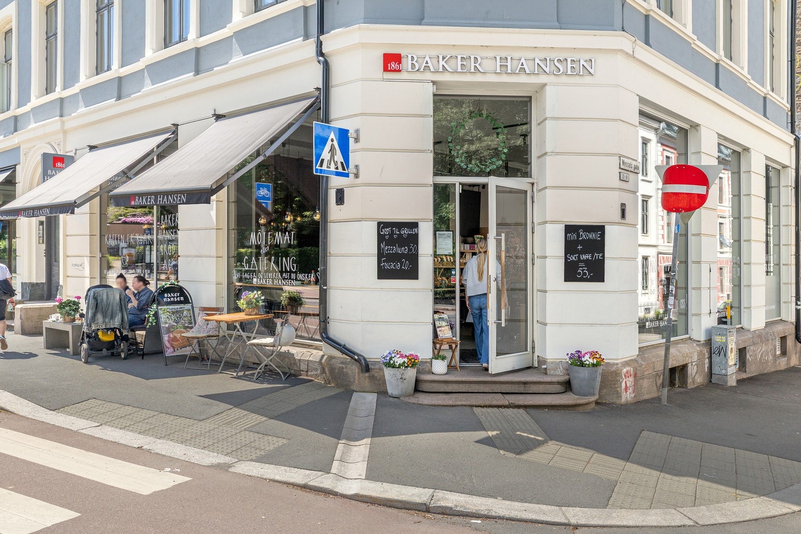 Området byr på et rikt utvalg av hyggelige kaféer, restauranter og møteplasser. Galleribilde