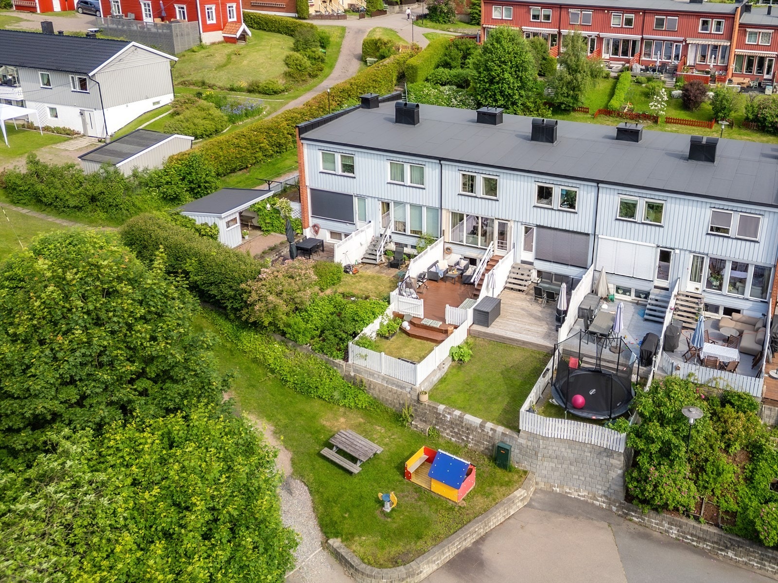 Rolige gater og grønne omgivelser setter sitt preg på nabolaget. Galleribilde