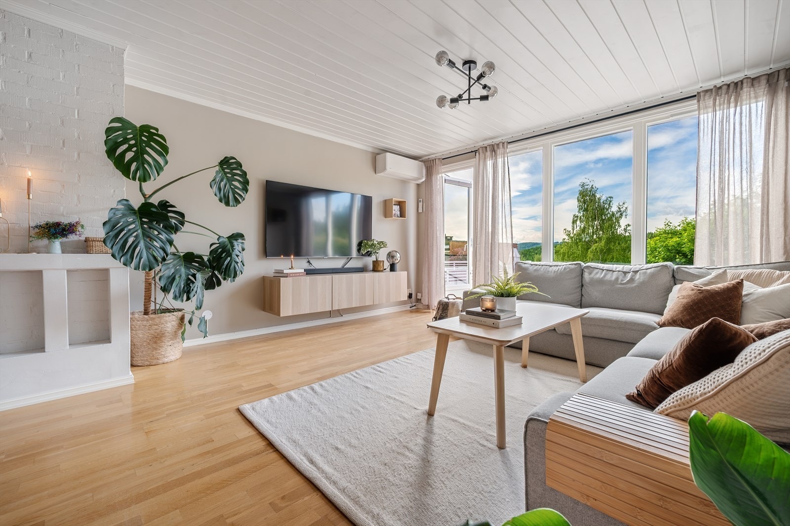 Flott utsikt fra sofakroken. Galleribilde