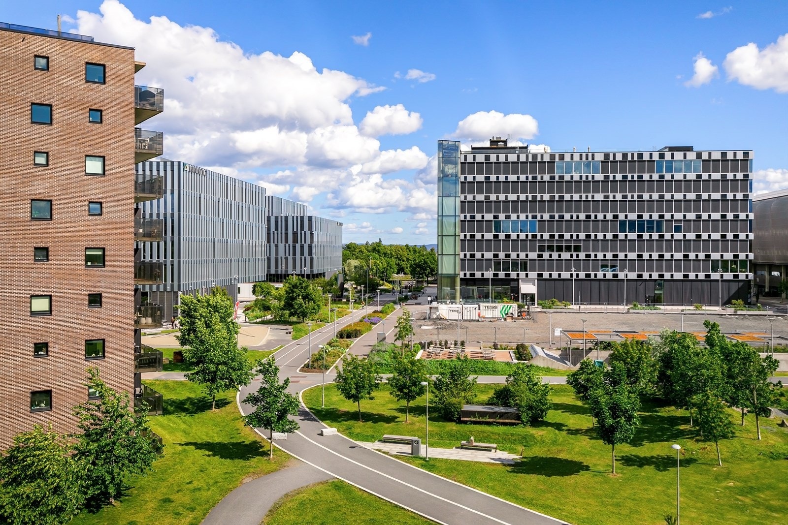 Fornebu byr på en unik kombinasjon av sjønære omgivelser, grønne rekreasjonsområder og enkel tilgang til byens fasiliteter. Galleribilde