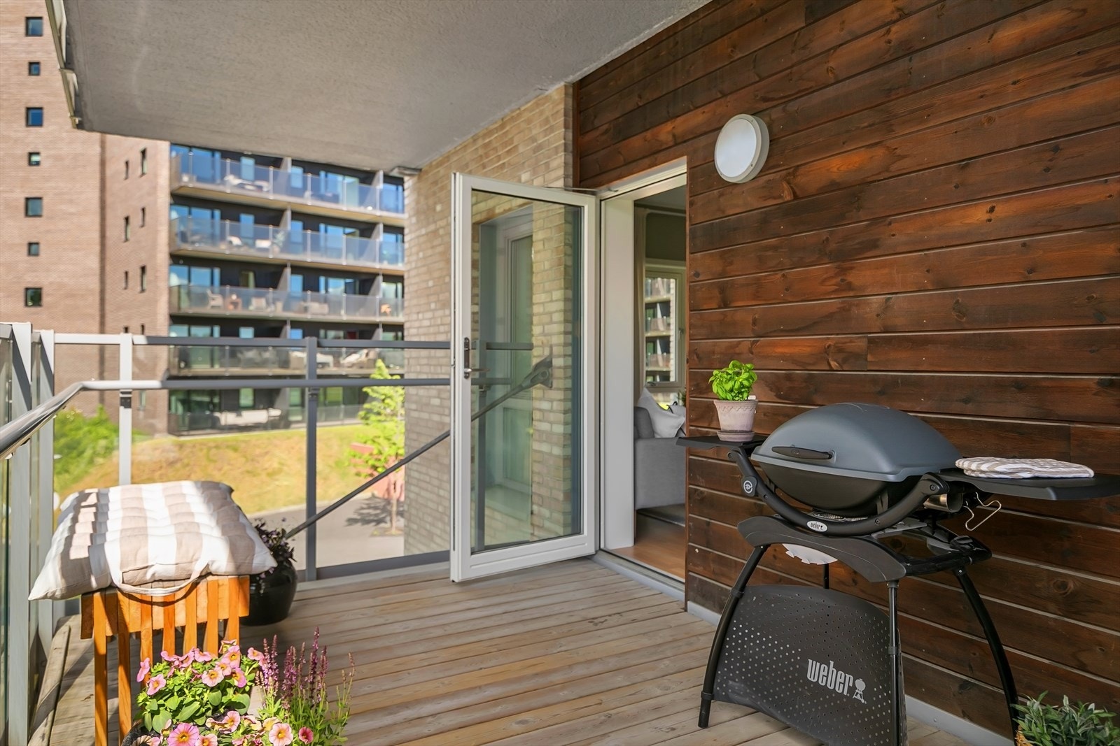 Her er det god plass til grill og ønsket loungeløsninger. Galleribilde