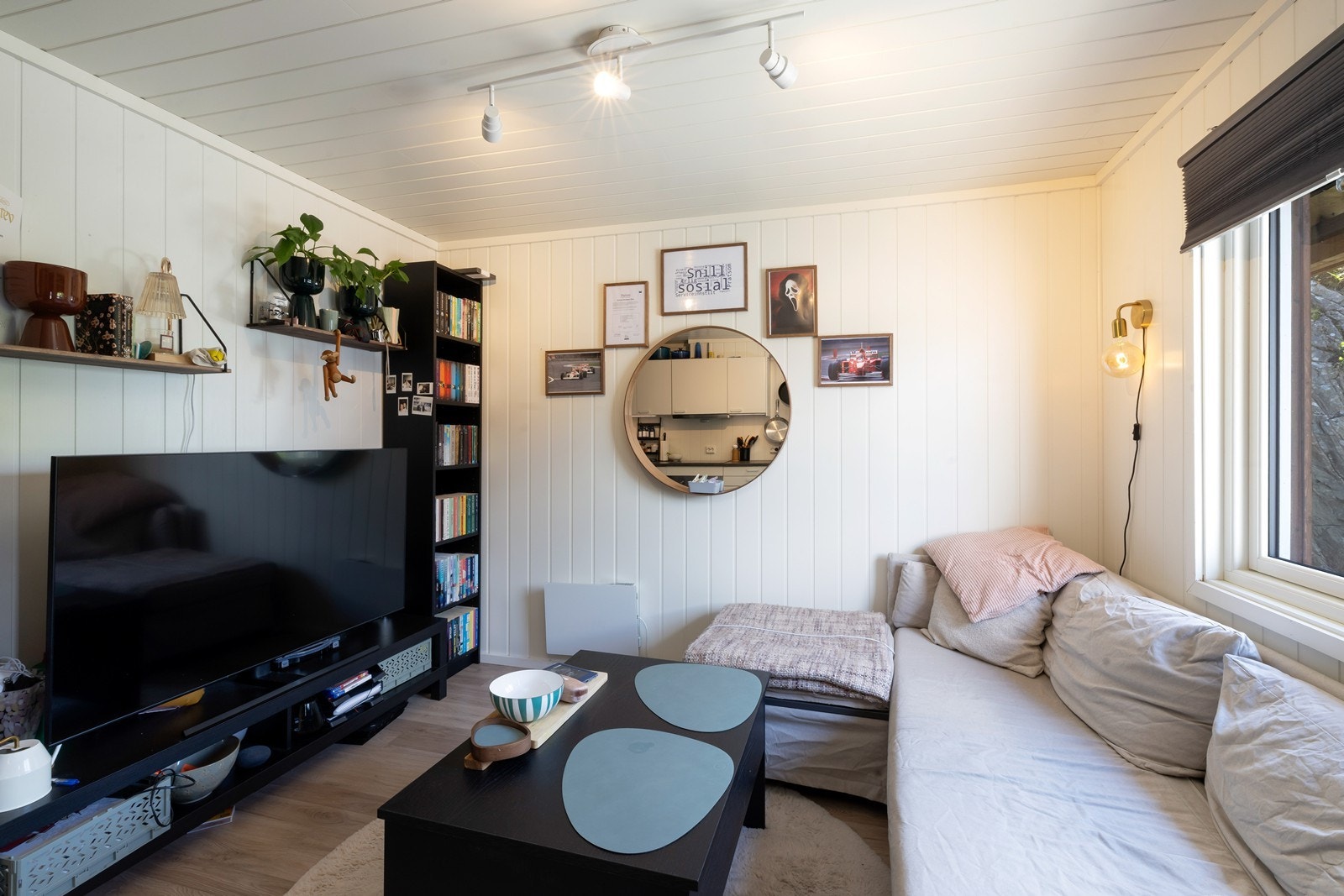 Boligen har egen utleiedel, men er godkjent med kun en boenhet. Endringen er ikke søkt omsøkt hos Kristiansand kommune Galleribilde