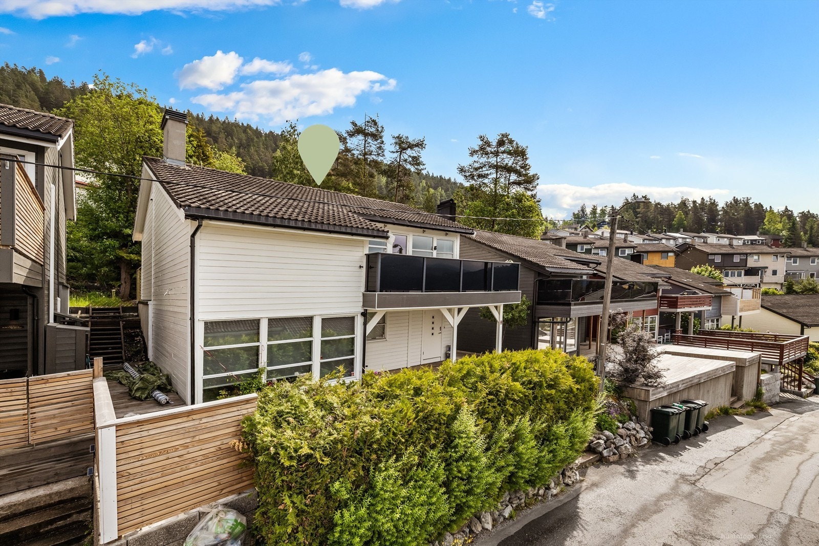 Nærhet til sti gjennom skogholt til Batteriet og lysløypen Solbergmoen - Åssiden Galleribilde