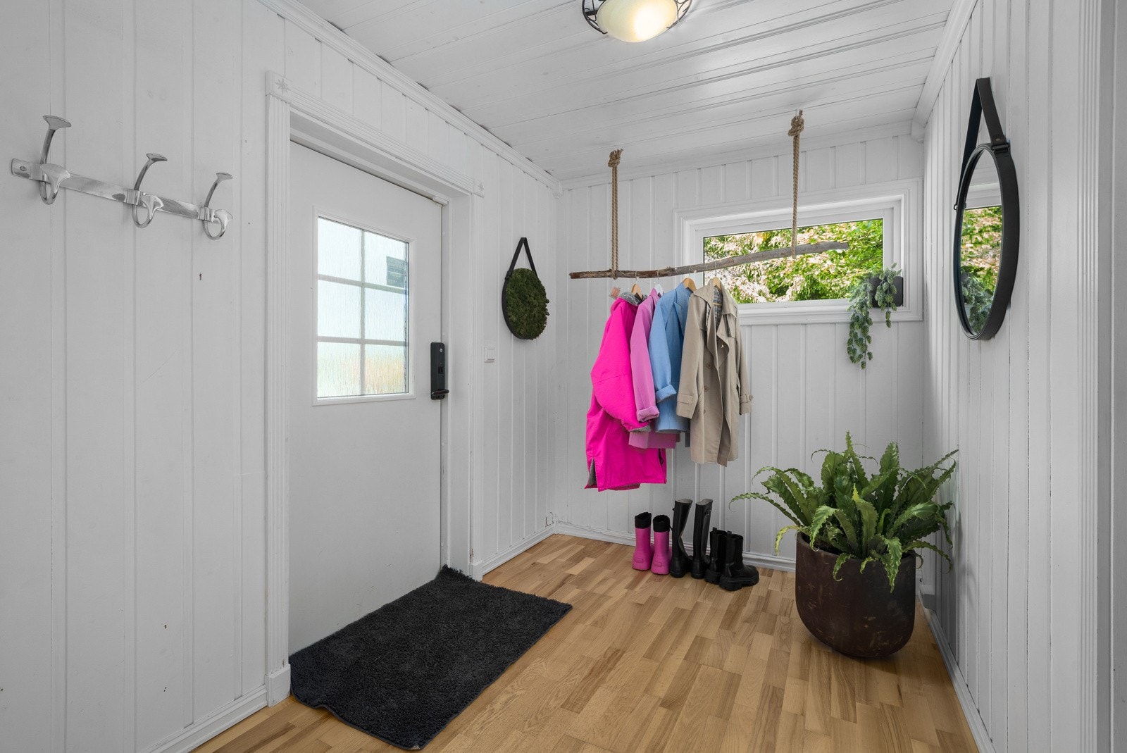 Entré/gang med god plass til yttertøy og sko Galleribilde