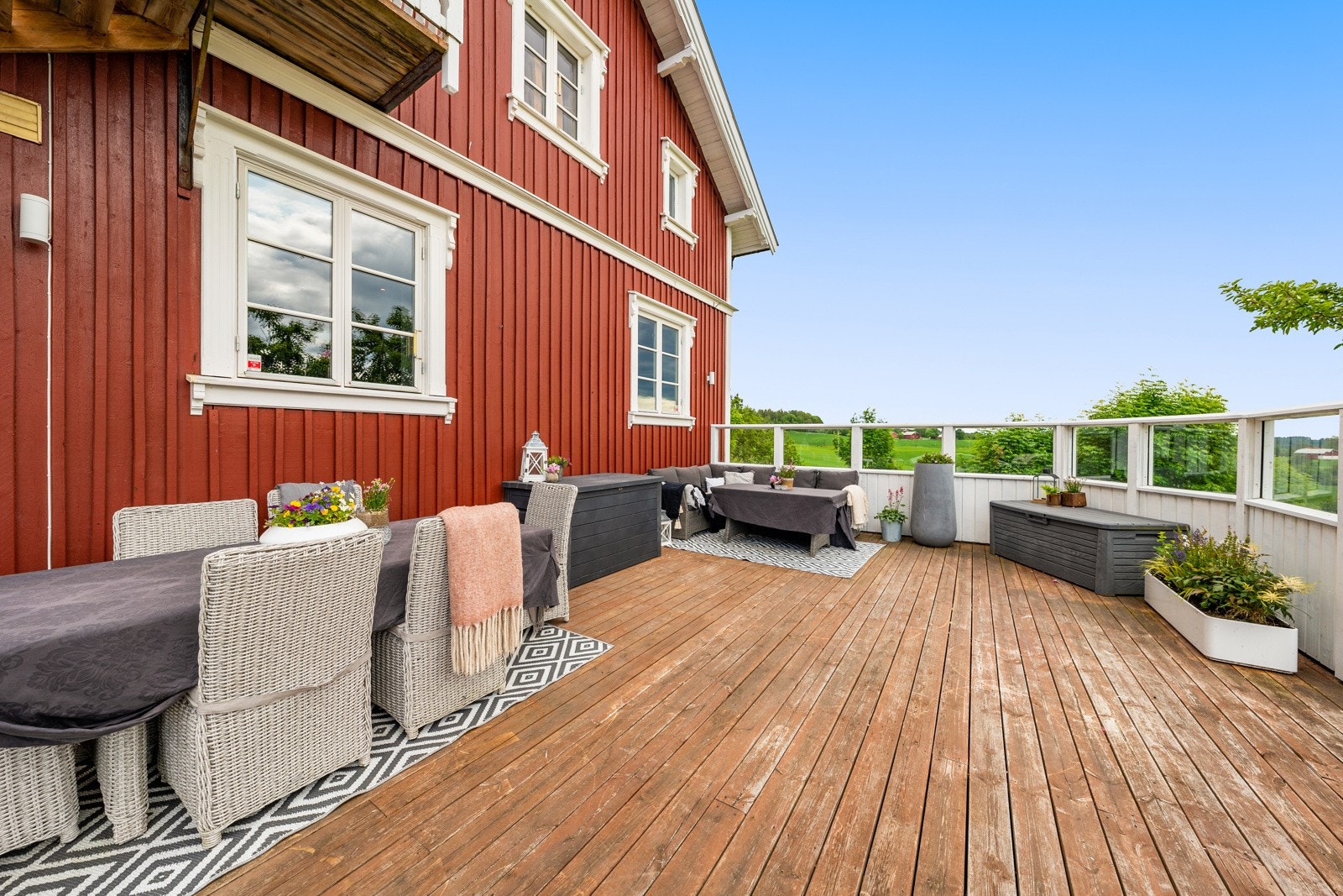 Terrasse på forsiden av huset Galleribilde