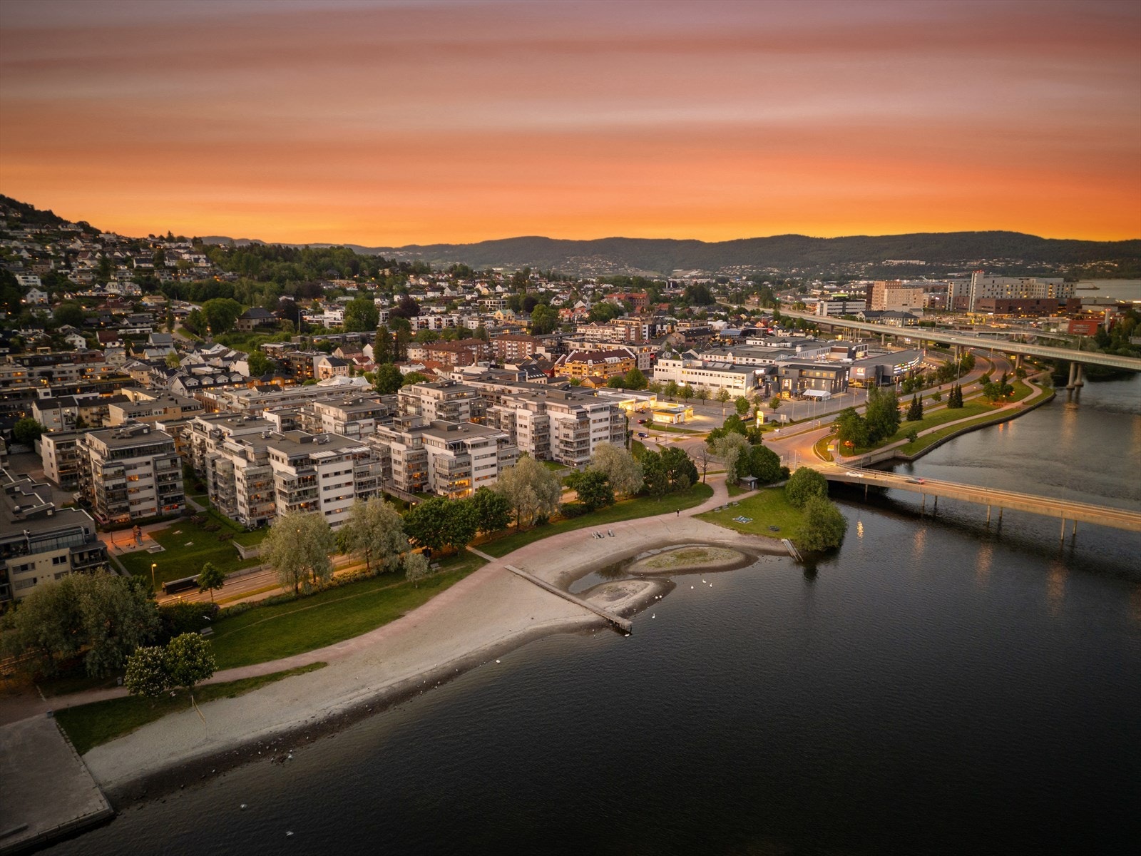 Fra leiligheten er det kort gangavstand til Bragernes Strand. Galleribilde
