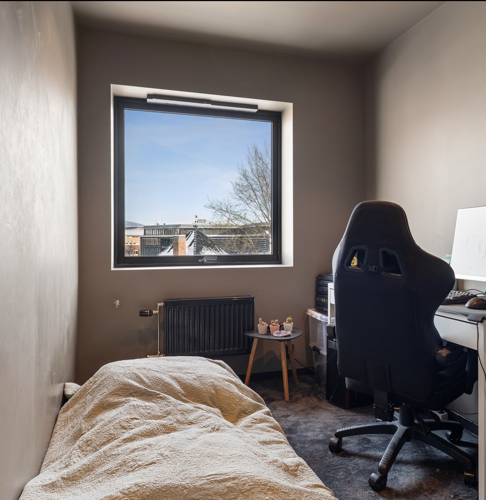 Det andre soverommet er et fleksibelt rom som egner seg godt som barnerom, gjesterom eller kontor. Galleribilde