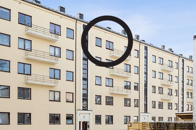Bygården har et opparbeidet fellesareal med sittegrupper på baksiden. Galleribilde