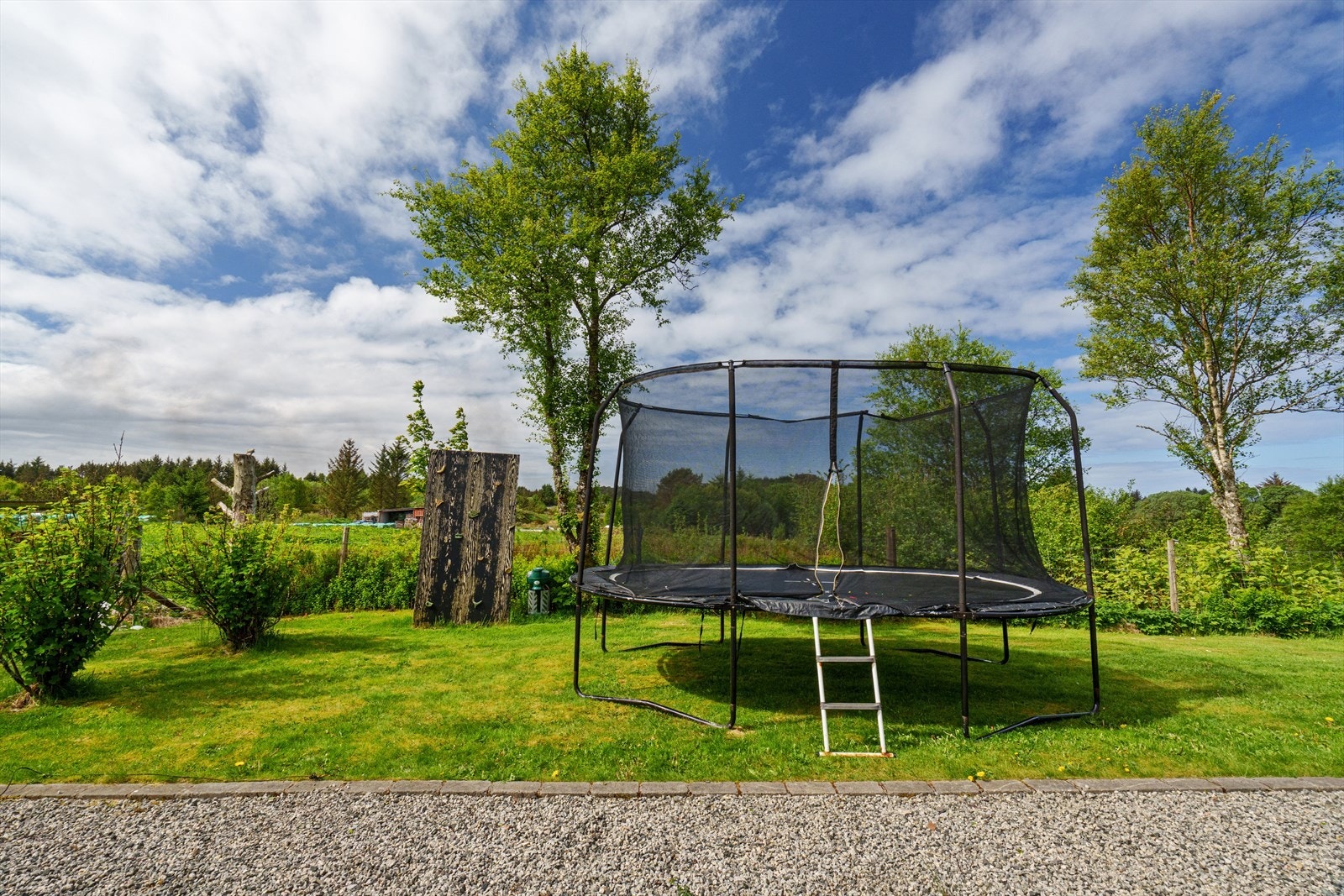 Den store hagen gir god plass for lek og aktiviteter for hele familien. Galleribilde
