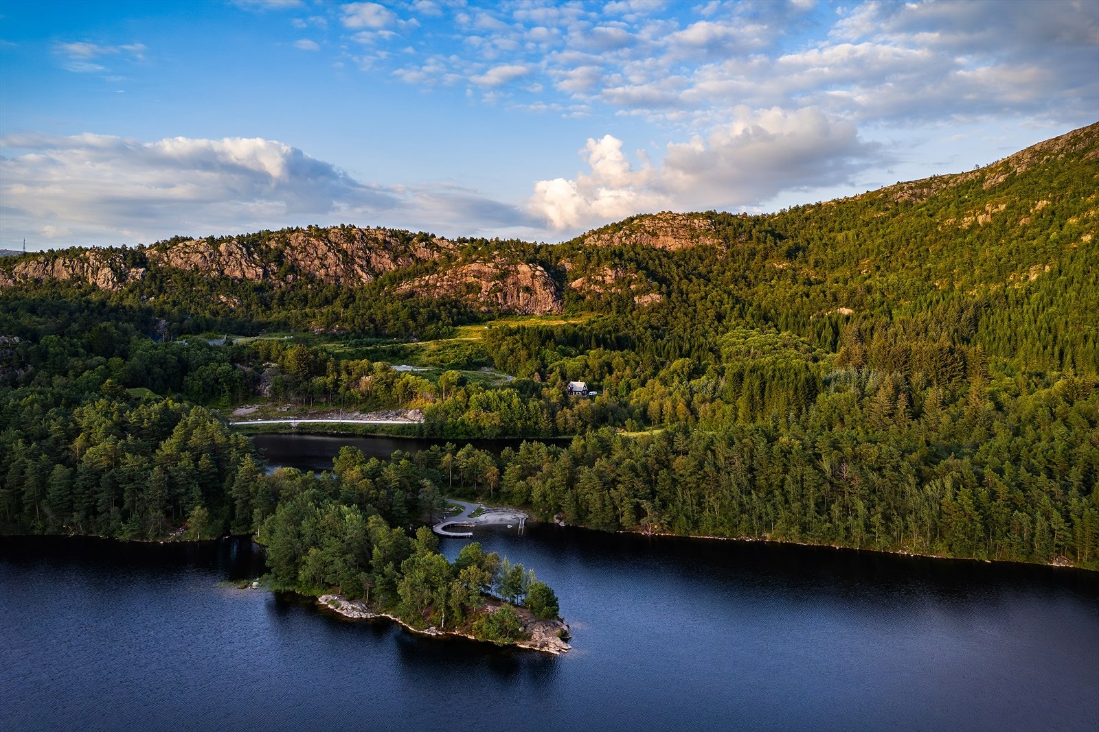Området er kjent for sin nærhet til naturen. Galleribilde