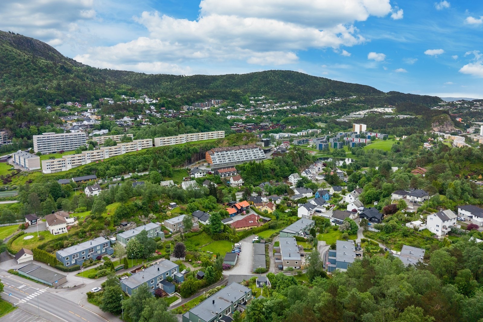 Det er kort vei til Oasen senter med et bredt utvalg av butikker og tjenester. Galleribilde