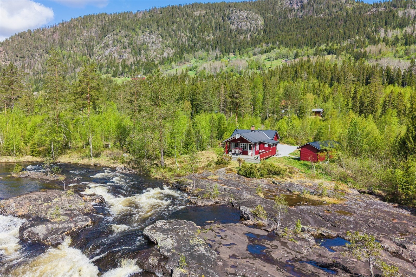 Omgivelsene skaper en flott ramme for hyttelivet. Galleribilde